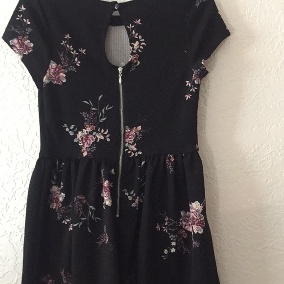 Dress - Picture 5 of 6